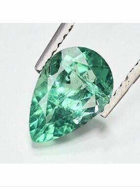 1.59 ct Natural Paraiba Neon Green Apatite